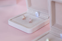 Load image into Gallery viewer, Chloe Huggies