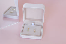 Load image into Gallery viewer, Stella Paperclip Huggies