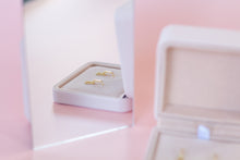 Load image into Gallery viewer, Stella Paperclip Huggies