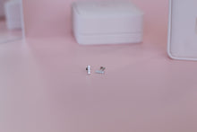 Load image into Gallery viewer, Nora Bar Studs