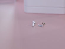 Load image into Gallery viewer, Nora Bar Studs