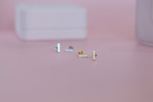 Load image into Gallery viewer, Nora Bar Studs