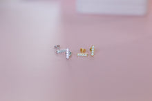 Load image into Gallery viewer, Nora Bar Studs