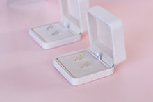 Load image into Gallery viewer, Scarlett Huggies