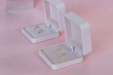 Load image into Gallery viewer, Scarlett Huggies