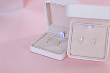 Load image into Gallery viewer, Scarlett Huggies