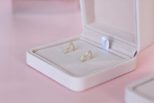 Load image into Gallery viewer, Scarlett Huggies