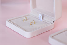 Load image into Gallery viewer, Scarlett Huggies