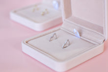 Load image into Gallery viewer, Scarlett Huggies