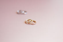 Load image into Gallery viewer, Quinn Huggies