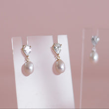 Load image into Gallery viewer, Elle Pearl Drops