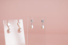Load image into Gallery viewer, Elle Pearl Drops