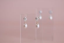 Load image into Gallery viewer, Elle Pearl Drops