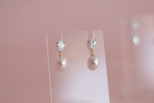 Load image into Gallery viewer, Elle Pearl Drops