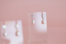 Load image into Gallery viewer, Elle Pearl Drops