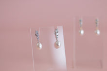 Load image into Gallery viewer, Astrid Pearl Drops