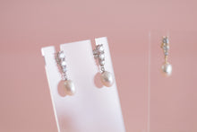 Load image into Gallery viewer, Astrid Pearl Drops