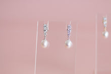 Load image into Gallery viewer, Astrid Pearl Drops