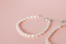 Load image into Gallery viewer, Elizabeth Freshwater Pearl Bracelet