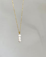 Load image into Gallery viewer, Emelia Pearl Pendant Necklace