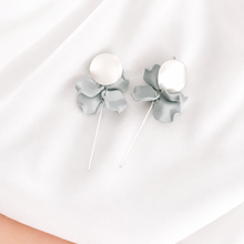 Load image into Gallery viewer, Petite Petals