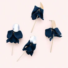 Load image into Gallery viewer, Flora