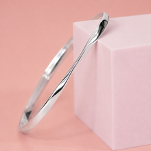 Load image into Gallery viewer, Petra Bangle