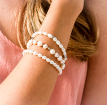 Load image into Gallery viewer, Chantelle Pearl Bracelet