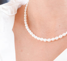 Load image into Gallery viewer, Elizabeth Freshwater Pearl Necklace
