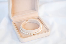 Load image into Gallery viewer, Elizabeth Freshwater Pearl Bracelet