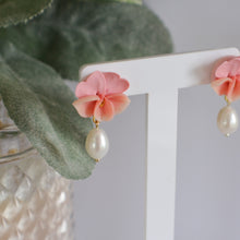 Load image into Gallery viewer, Pansy &amp; Pearls
