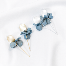 Load image into Gallery viewer, Petite Petals
