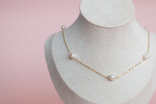 Load image into Gallery viewer, Molly Pearl Necklace
