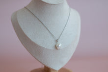 Load image into Gallery viewer, Fleur Pearl Pendant Necklace
