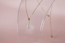 Load image into Gallery viewer, Emelia Pearl Pendant Necklace
