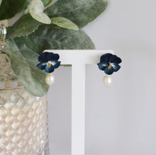 Load image into Gallery viewer, Pansy &amp; Pearls
