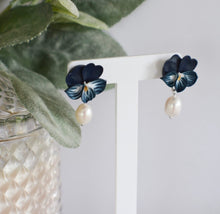 Load image into Gallery viewer, Pansy &amp; Pearls
