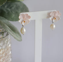 Load image into Gallery viewer, Pansy &amp; Pearls
