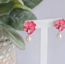 Load image into Gallery viewer, Pansy &amp; Pearls
