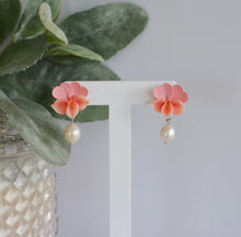 Load image into Gallery viewer, Pansy &amp; Pearls
