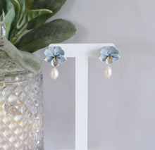 Load image into Gallery viewer, Pansy &amp; Pearls
