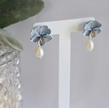 Load image into Gallery viewer, Pansy &amp; Pearls
