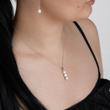Load image into Gallery viewer, Emelia Pearl Pendant Necklace
