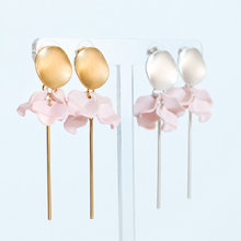 Load image into Gallery viewer, Petite Petals
