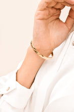 Load image into Gallery viewer, Estella Solid S925 Bangle
