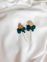 Load image into Gallery viewer, Petite Petals

