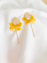 Load image into Gallery viewer, Petite Petals
