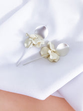 Load image into Gallery viewer, Petite Petals
